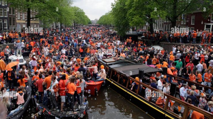 Amsterdam canals wears traffic